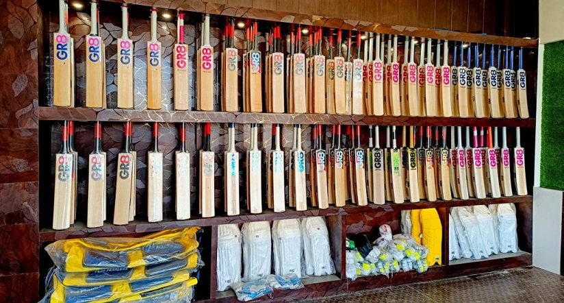 Valley Woods signature Kashmir willow cricket bats frontback